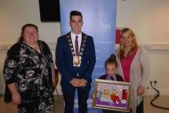 CDI Chairperson Dr. Suzanne Guerin; Mayor of South Dublin County, Fintan Warfield; Aoibheann Coyne (1000th child) and National Parents Council CEO Aine Lynch at the 1000th child to enroll in Doodle Den, and launch of www.doodleden.ie, on International Literacy Day 2014.